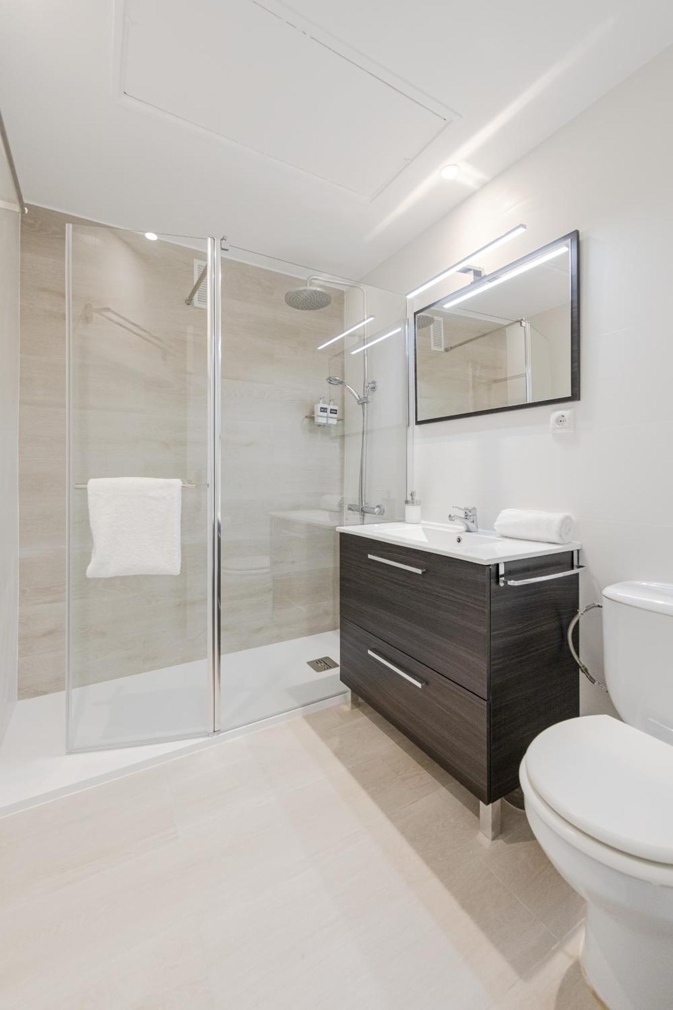 Isg Apartments Becquer Free Parking Inside The Building Sevilla Exterior foto