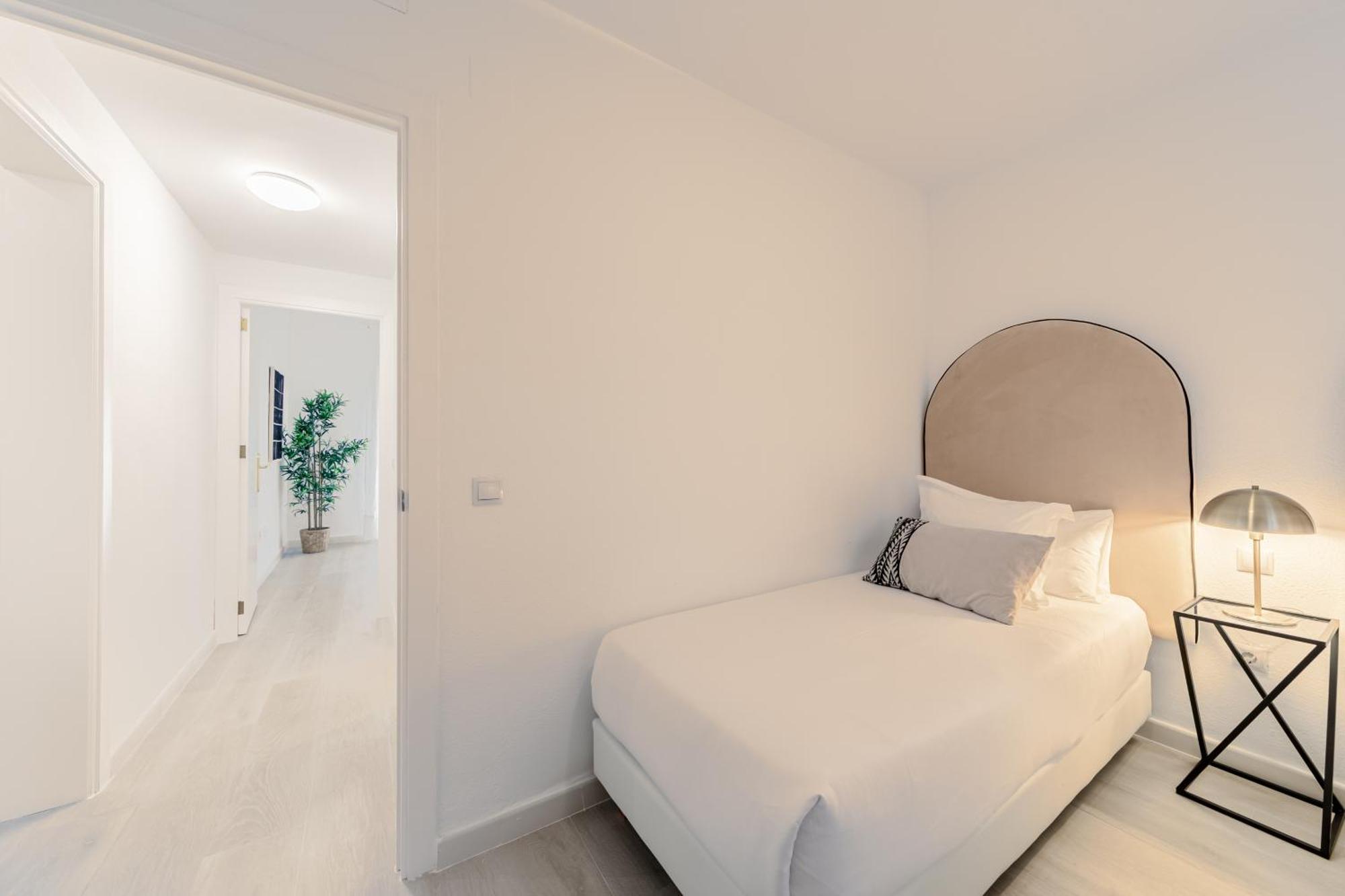 Isg Apartments Becquer Free Parking Inside The Building Sevilla Exterior foto